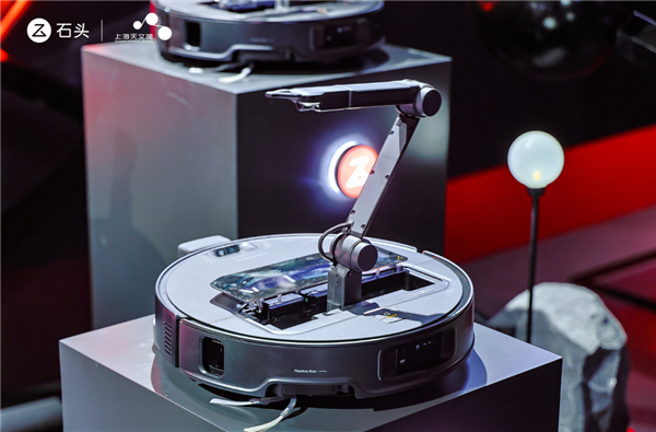 行业首创!石头科技发布仿生机械手及蒸汽热水双效洗:重构清洁想象