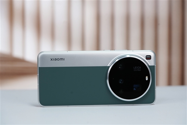 史上第一次双拼色!小米15 Ultra松柏绿图赏