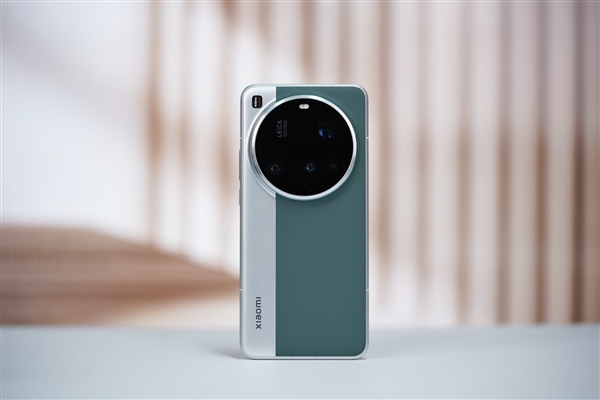 史上第一次双拼色!小米15 Ultra松柏绿图赏