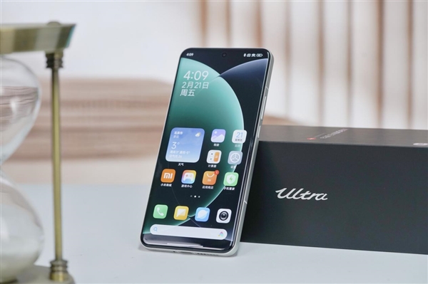 史上第一次双拼色!小米15 Ultra松柏绿图赏