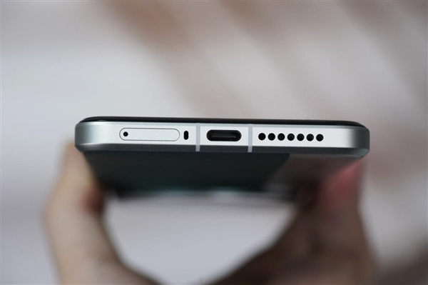 史上第一次双拼色!小米15 Ultra松柏绿图赏