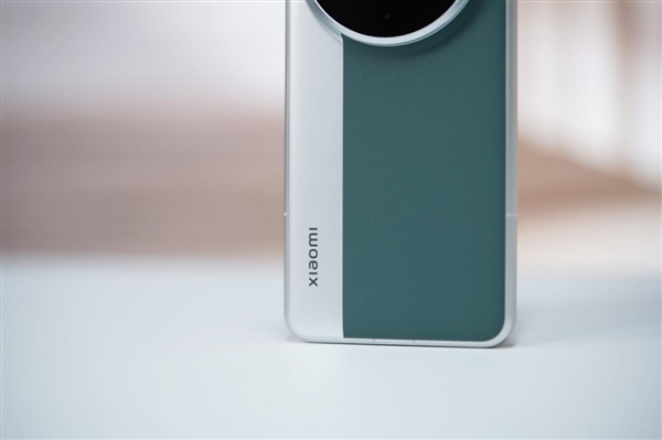 史上第一次双拼色!小米15 Ultra松柏绿图赏