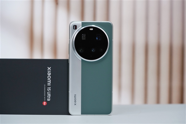 史上第一次双拼色!小米15 Ultra松柏绿图赏