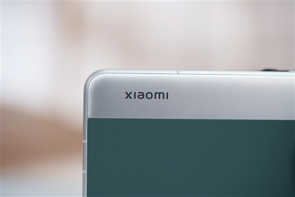 史上第一次双拼色!小米15 Ultra松柏绿图赏