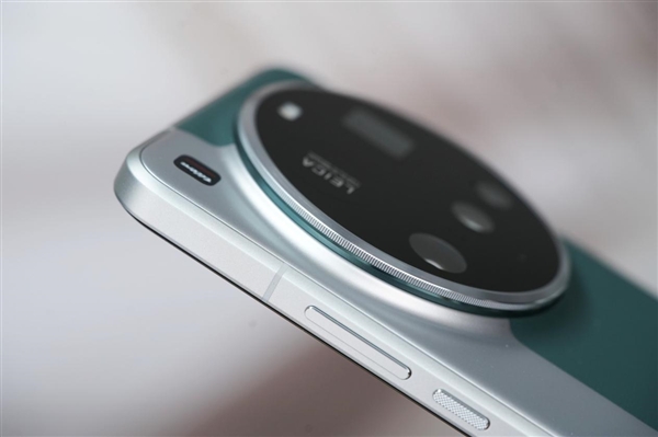 史上第一次双拼色!小米15 Ultra松柏绿图赏