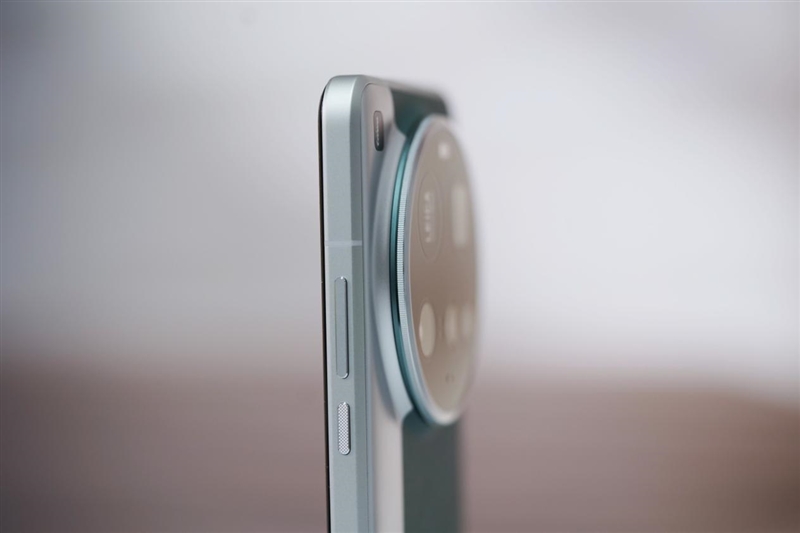 2025年最强拍照旗舰!小米15 Ultra首发评测:今年再无Ultra