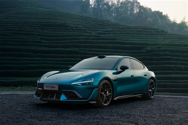 小米SU7 Ultra五款颜色 雷军犹豫了半个小时:最后选鹦鹉绿