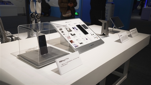 首款AI智能体手机来袭！荣耀Magic7 Pro入驻国家博物馆